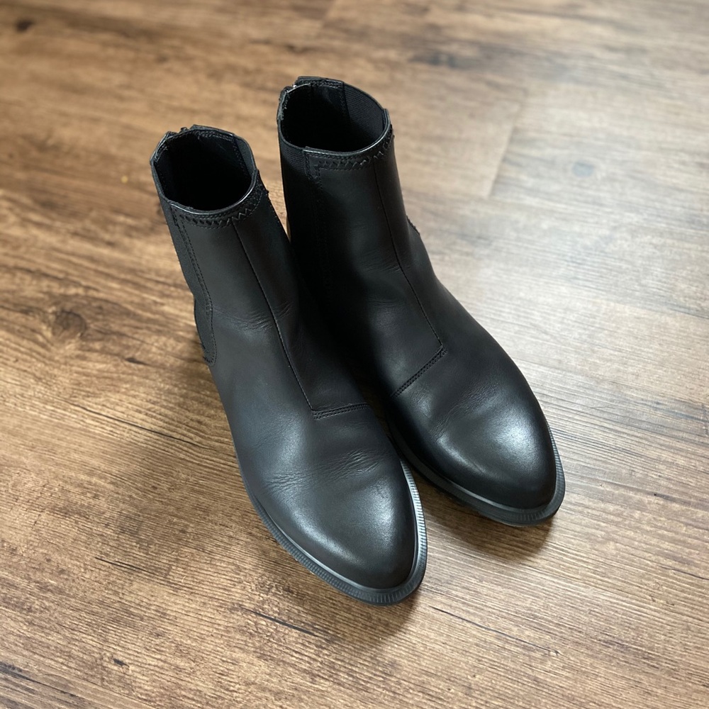 Doc Martens Zillow Chelsea Boots